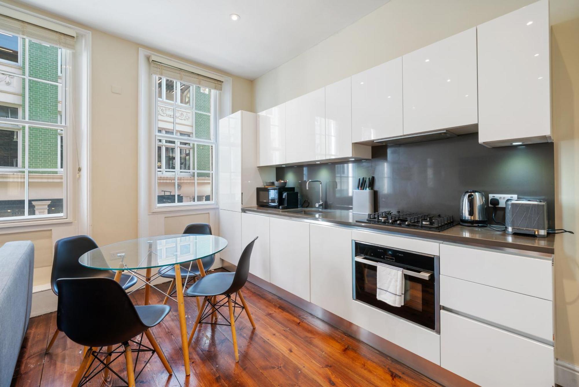 Superb One Bedroom Apartment In Soho London Exterior photo